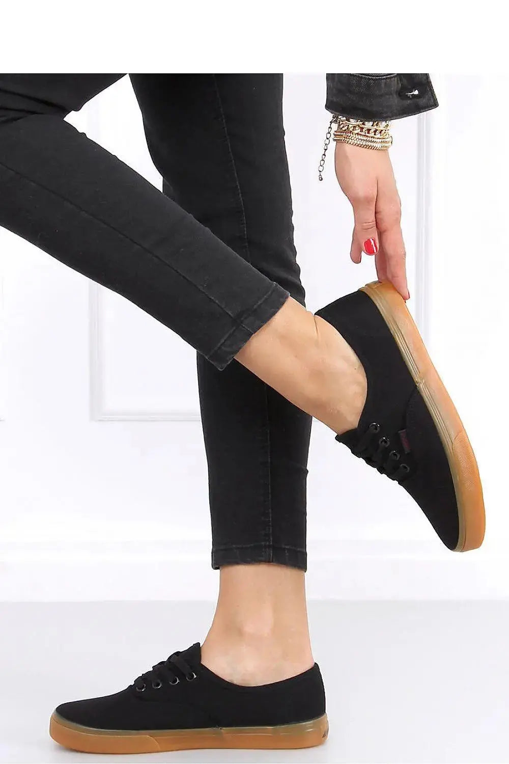 Sneakers model 162117 Inello  Adomoo