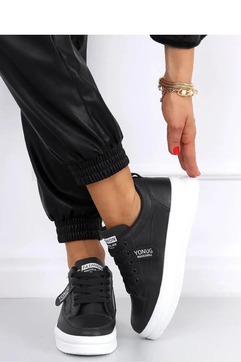 Sneakers model 162701 Inello  Adomoo