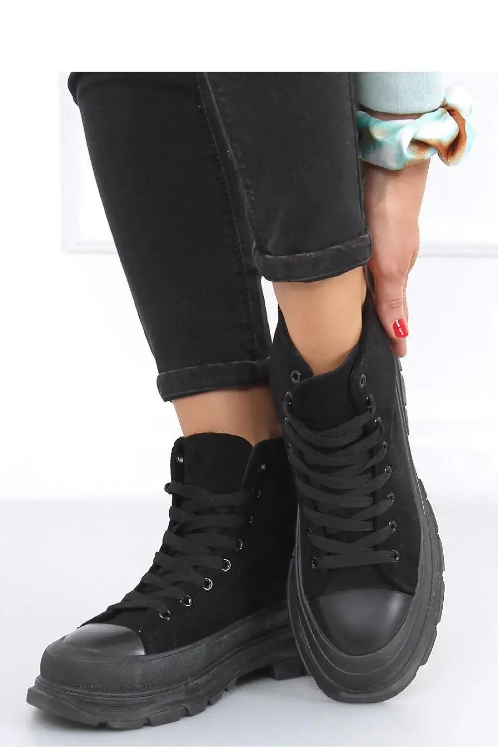 Sneakers model 163009 Inello  Adomoo