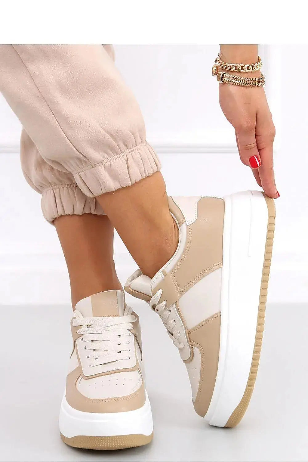 Sneakers model 163925 Inello  Adomoo