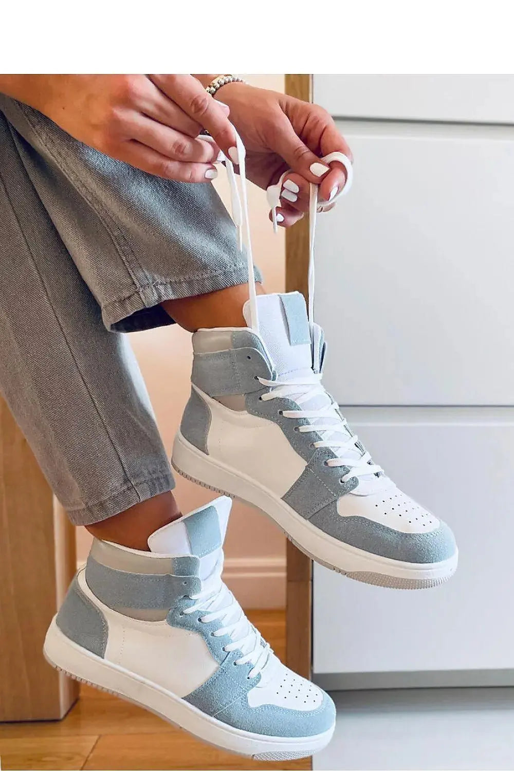 Sneakers model 170605 Inello  Adomoo