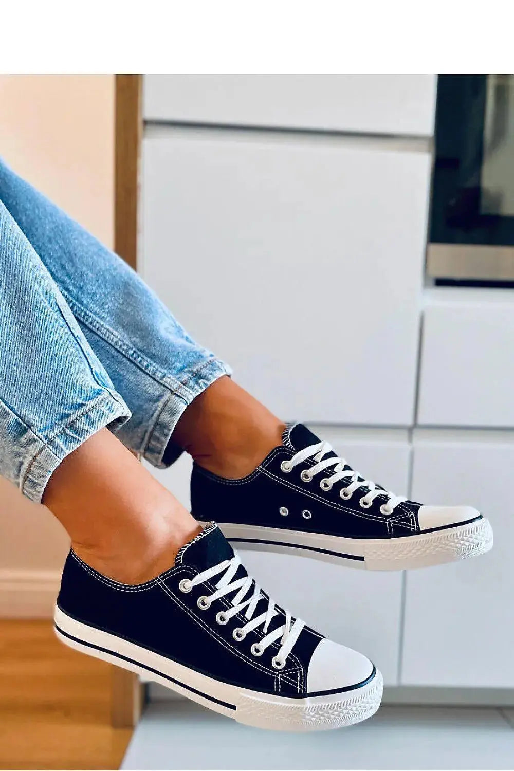 Sneakers model 170662 Inello  Adomoo