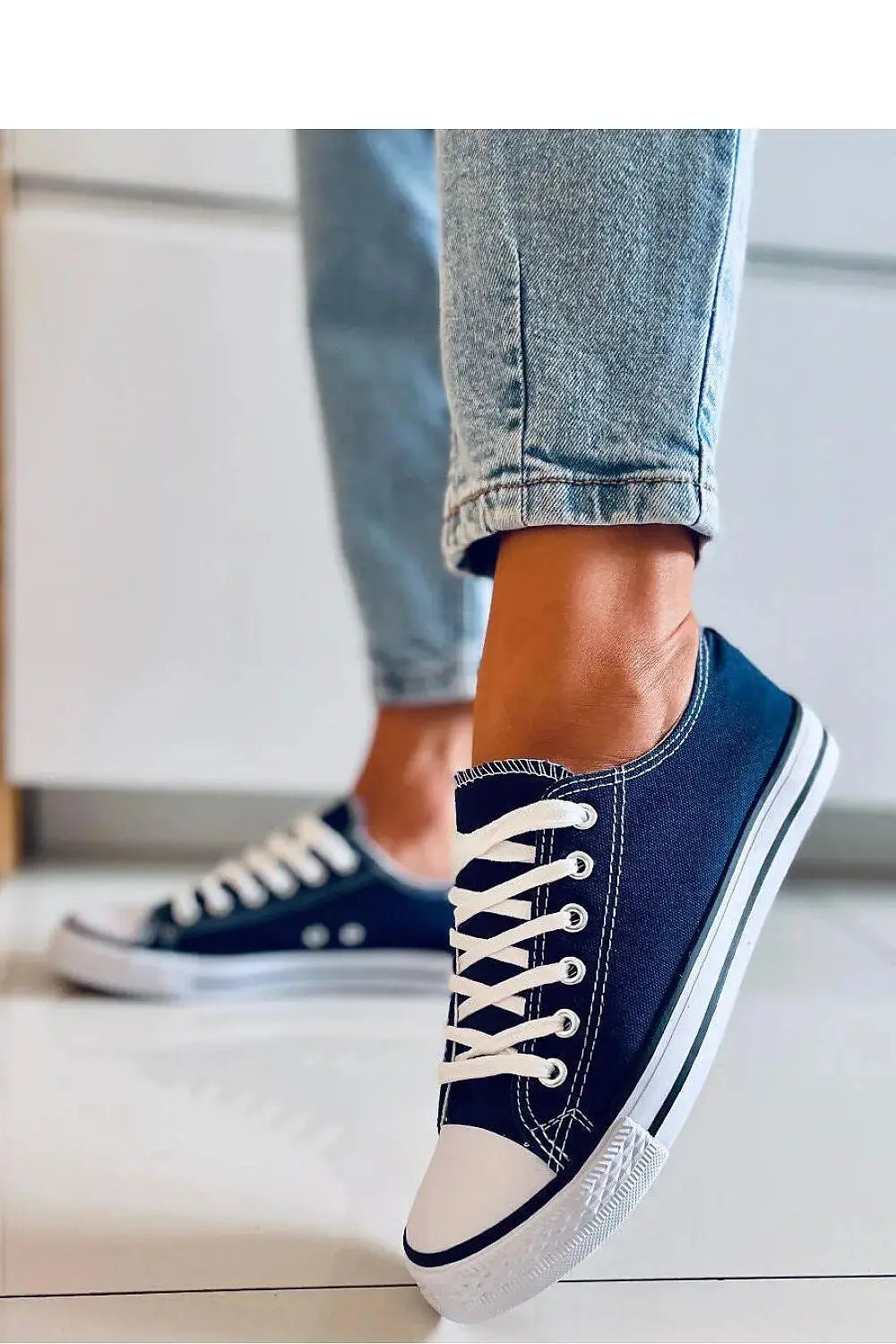 Sneakers model 170664 Inello  Adomoo