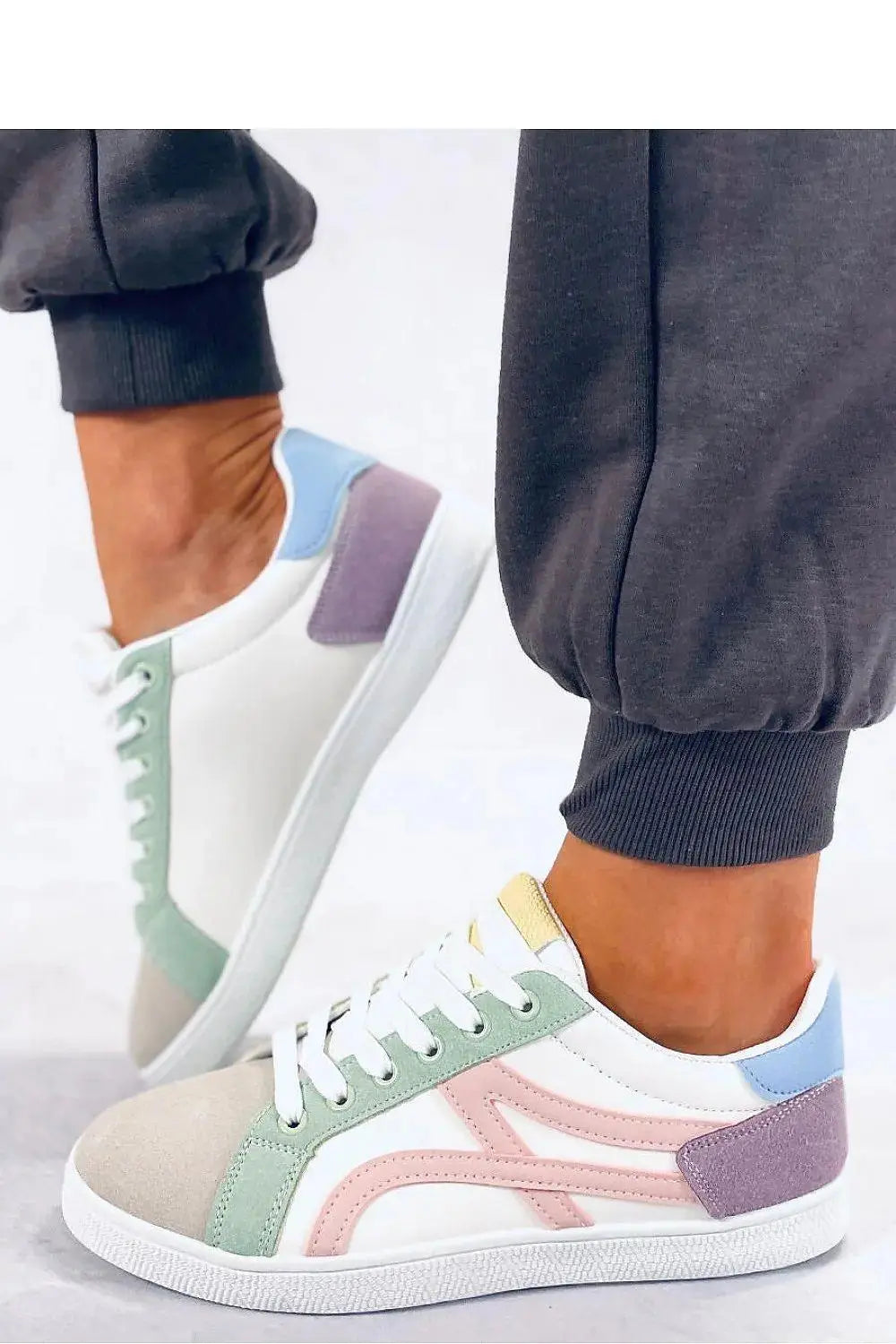 Sneakers model 176143 Inello  Adomoo