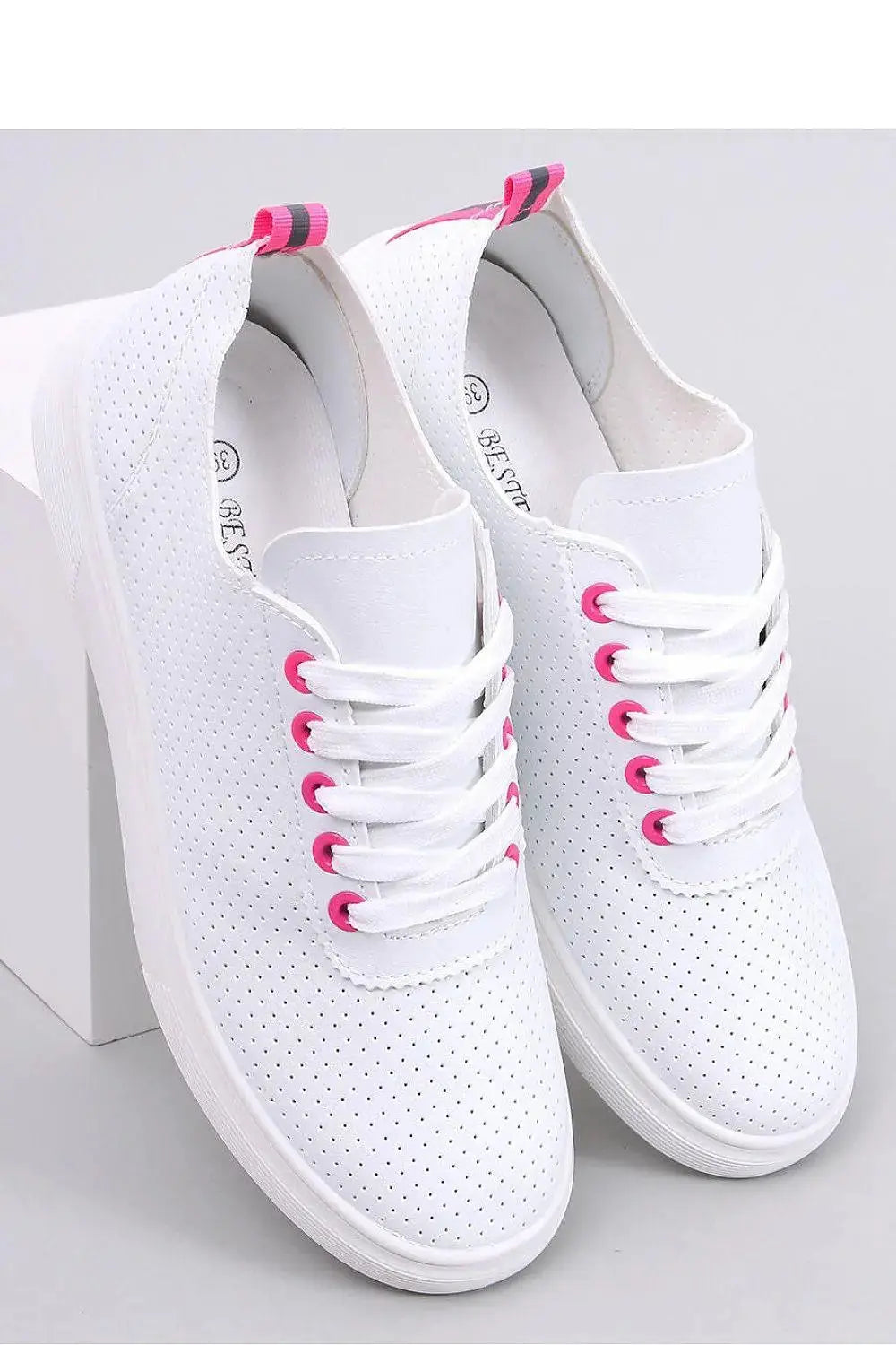Sneakers model 179940 Inello  Adomoo