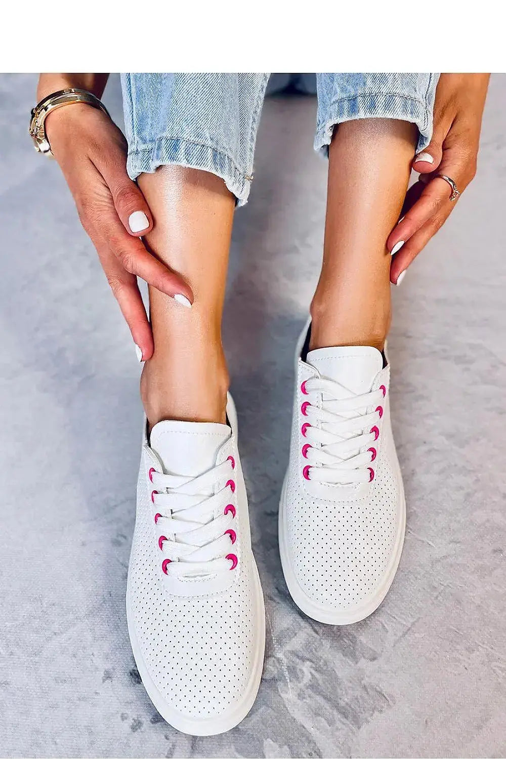 Sneakers model 179940 Inello  Adomoo