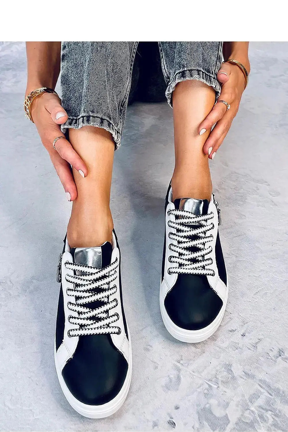 Sneakers model 184227 Inello  Adomoo