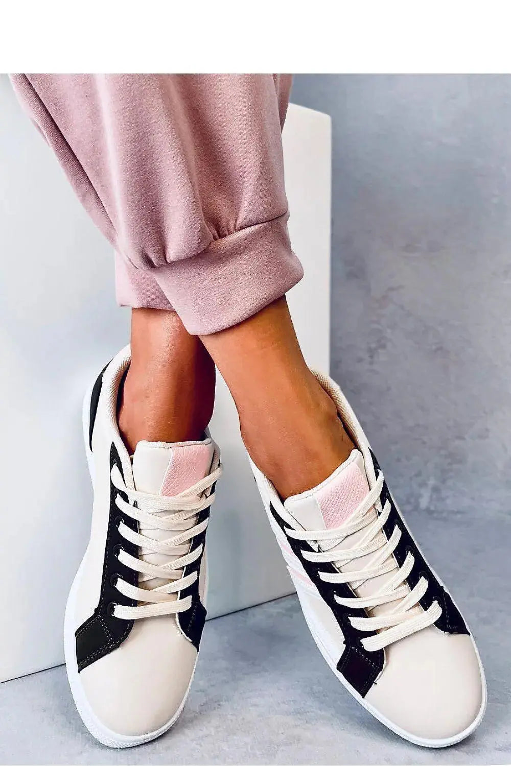 Sneakers model 184268 Inello  Adomoo