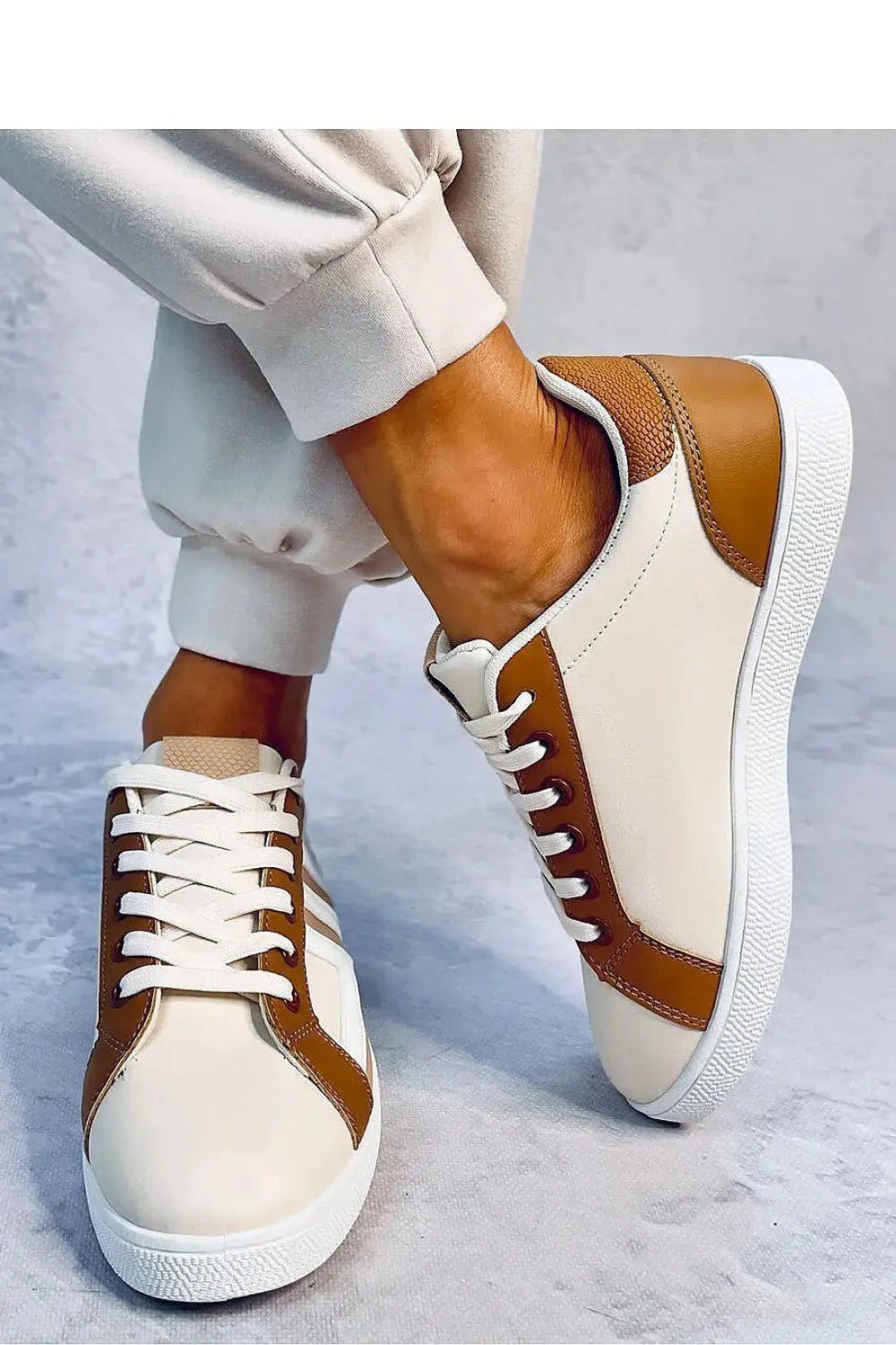 Sneakers model 184269 Inello  Adomoo