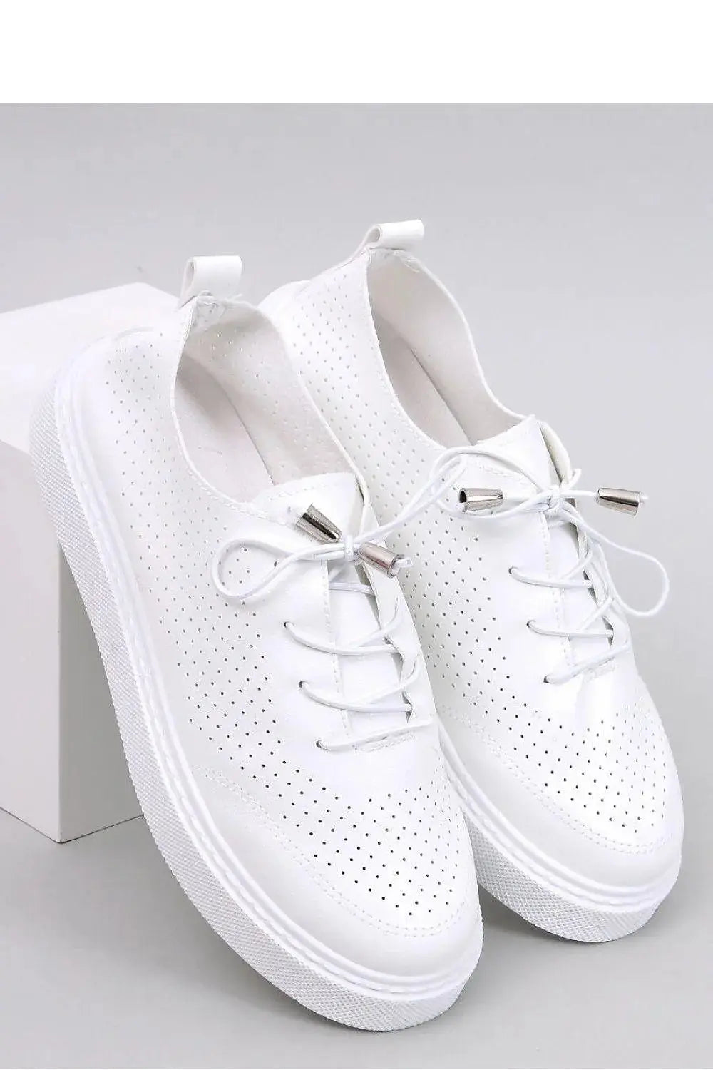 Sneakers model 192590 Inello  Adomoo