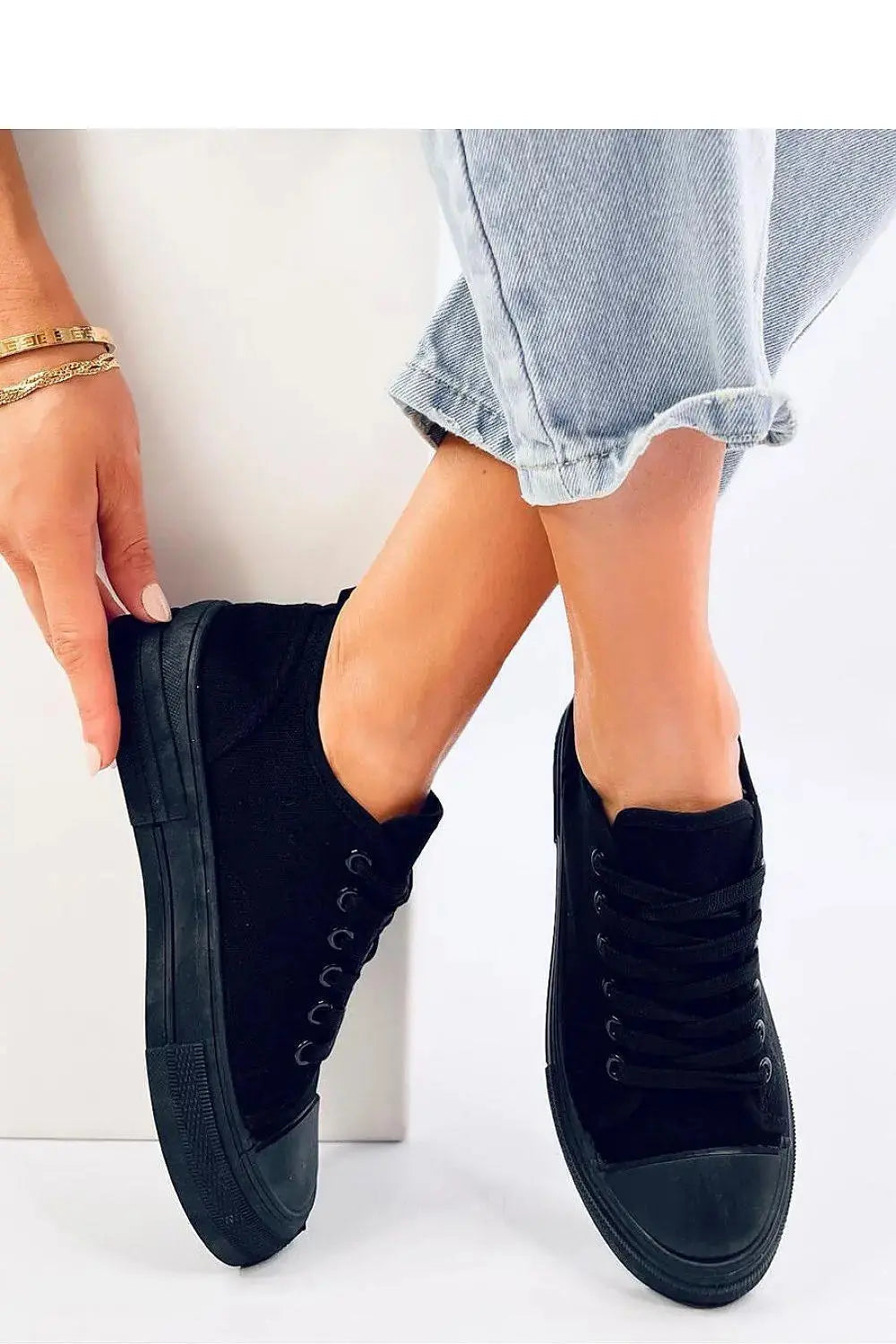 Sneakers model 193363 Inello  Adomoo