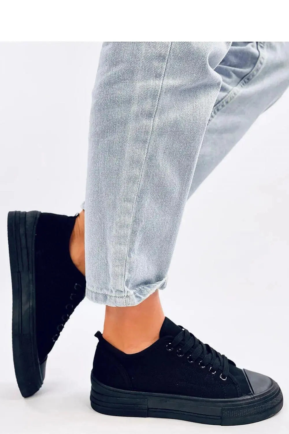 Sneakers model 193363 Inello  Adomoo