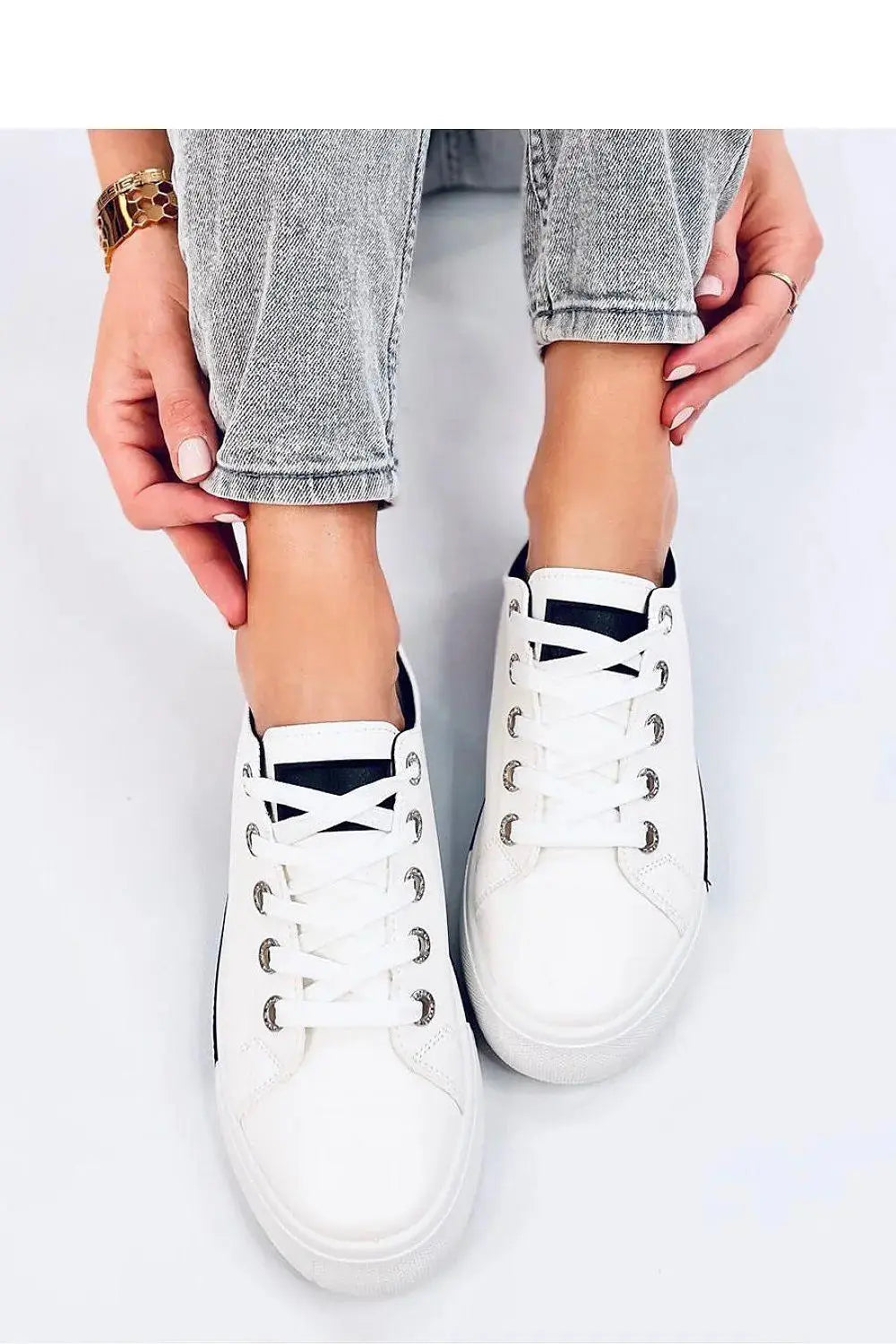 Sneakers model 194032 Inello  Adomoo