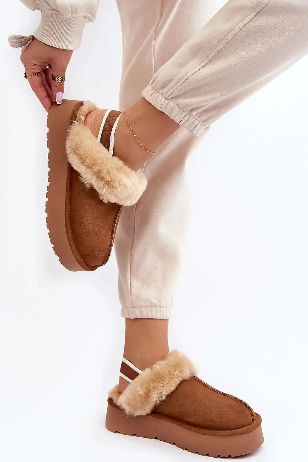 Step in style Fashionable women's slippers made of natural suede  Adomoo