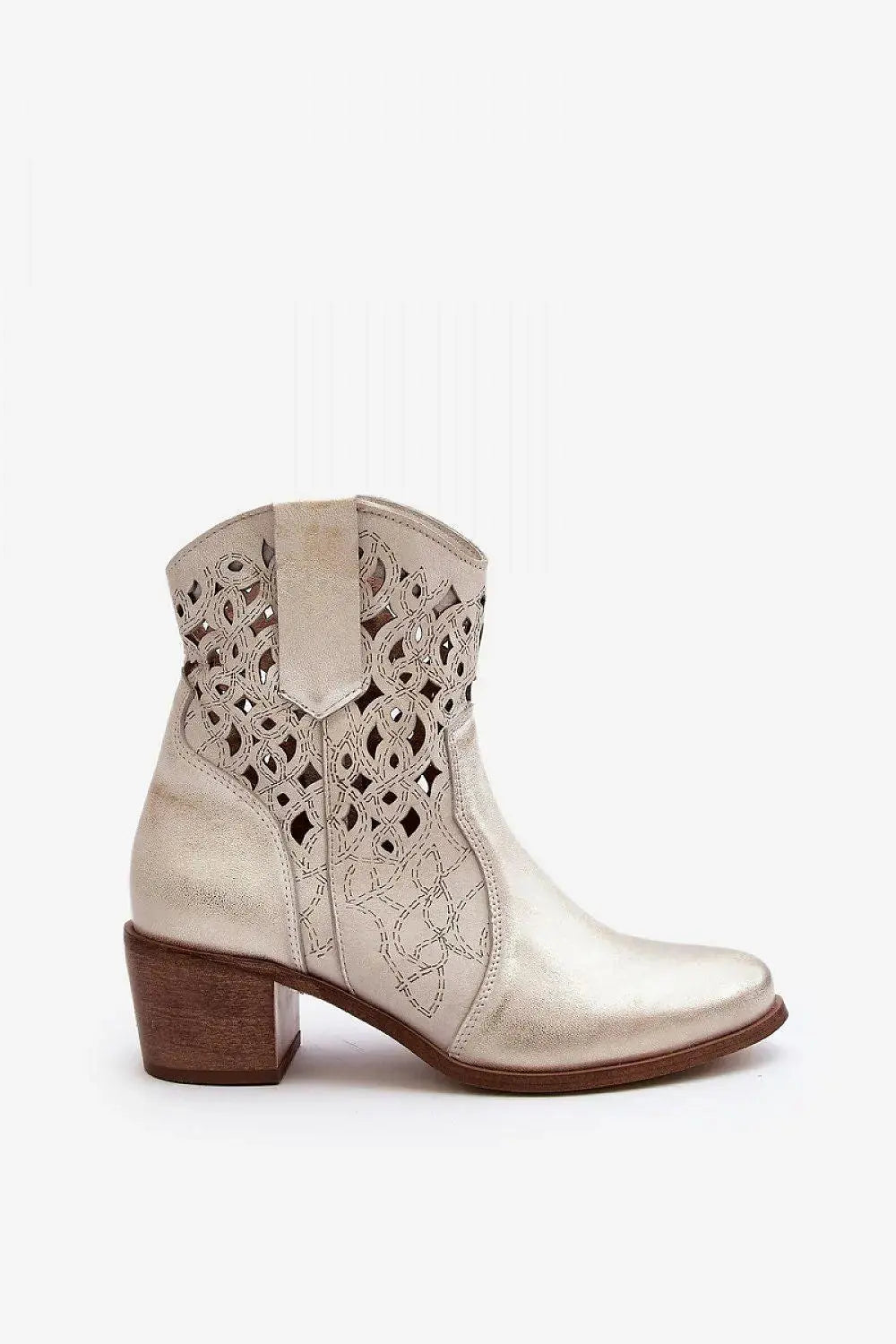 Step in style women's boots made of natural leather  Adomoo
