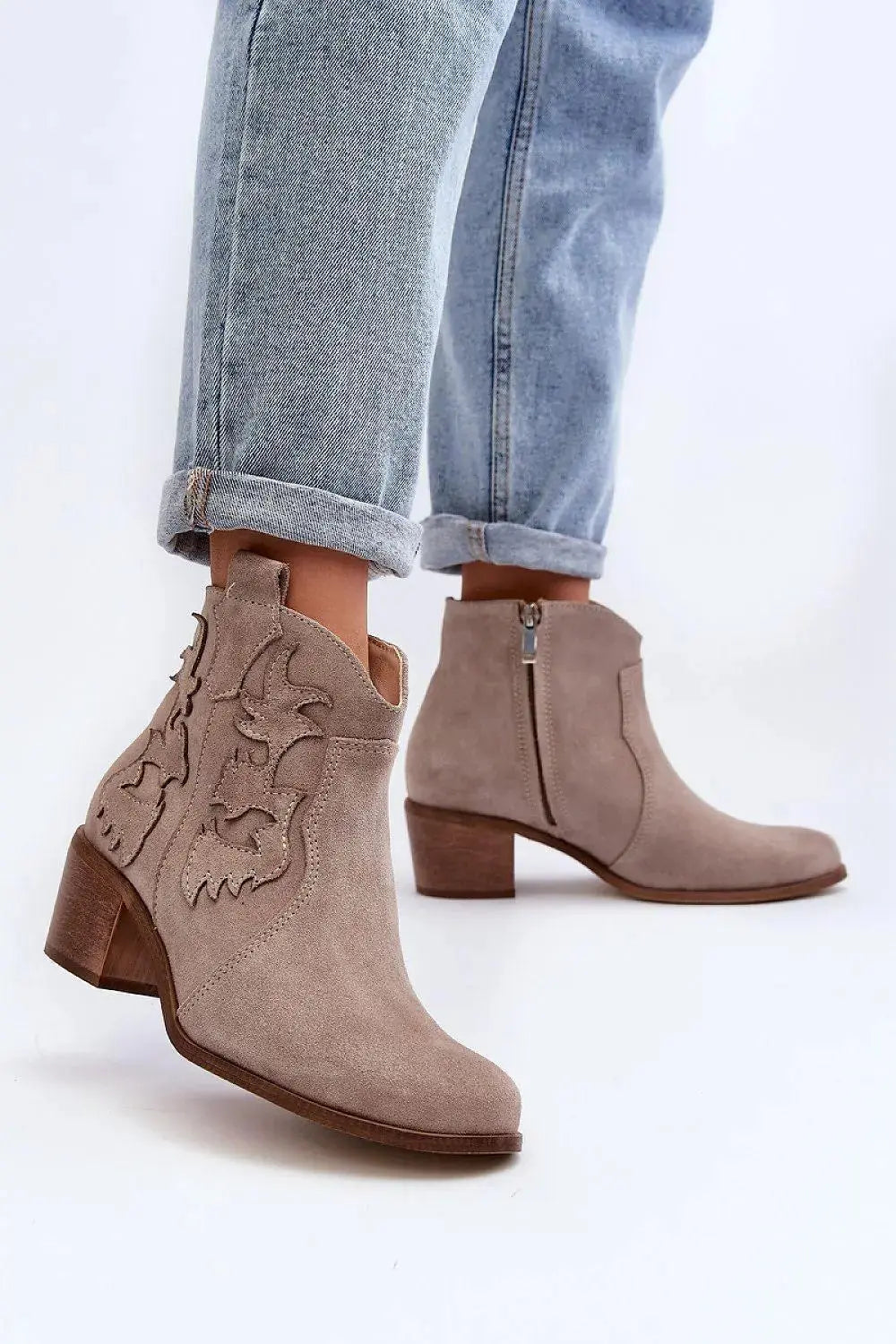 Step in style women's boots made of natural suede  Adomoo