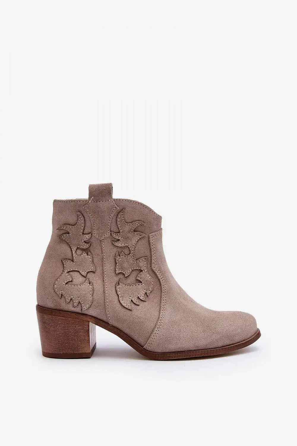 Step in style women's boots made of natural suede  Adomoo