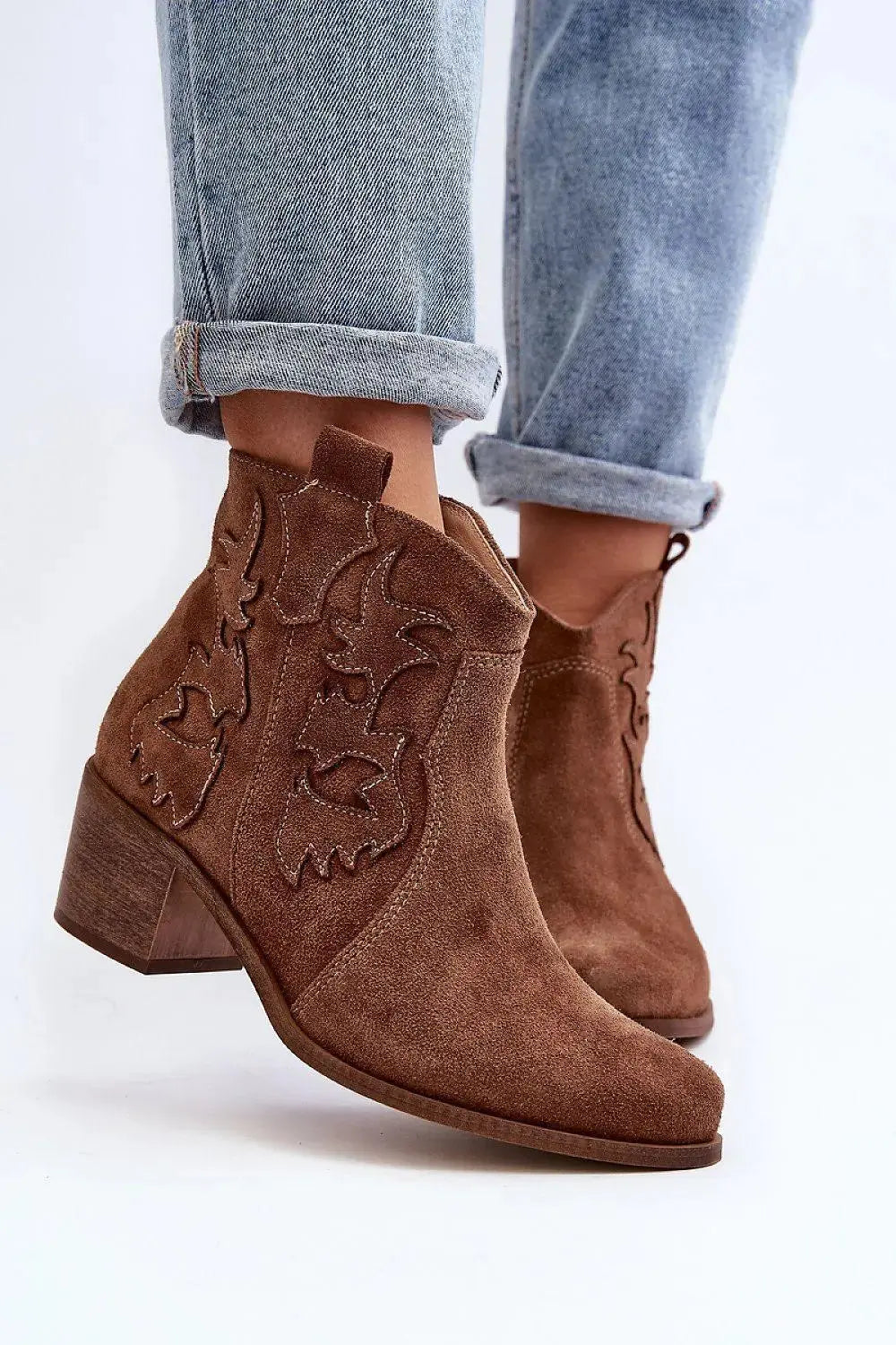 Step in style women's boots made of natural suede  Adomoo