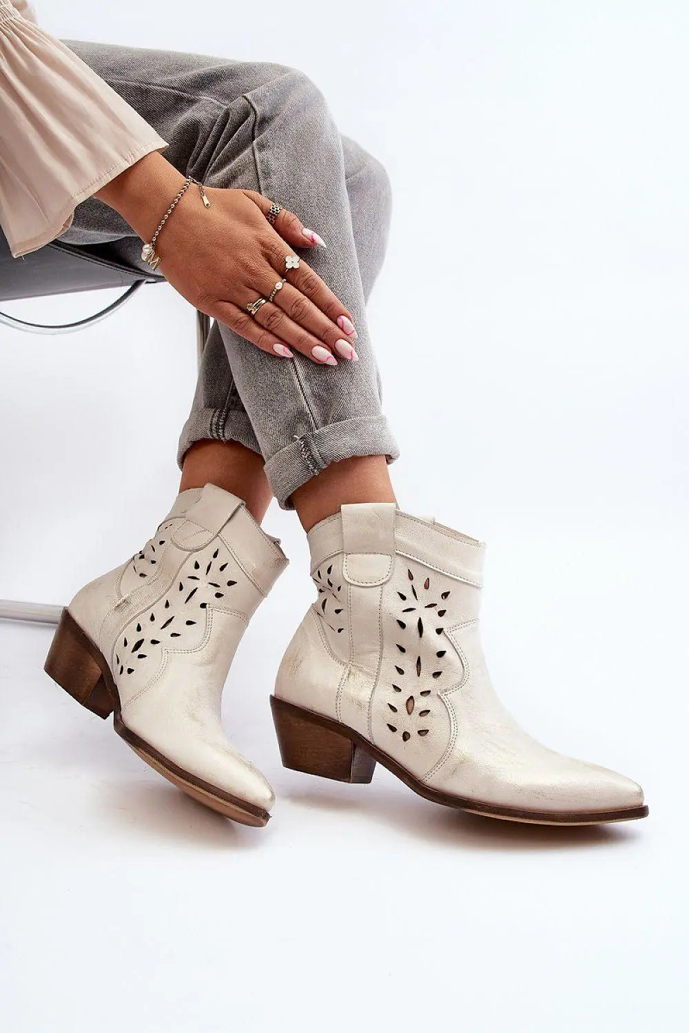 Step in style Women's cowgirl-style boots are made of natural leather  Adomoo