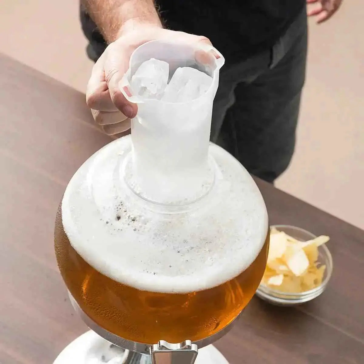 Cooling Beer Dispenser Ball InnovaGoods  Adomoo