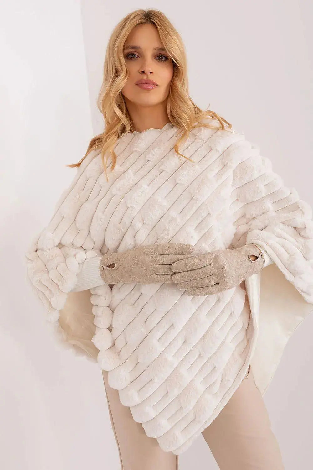 insulated fabric in a decorative geometric pattern gloves  Adomoo