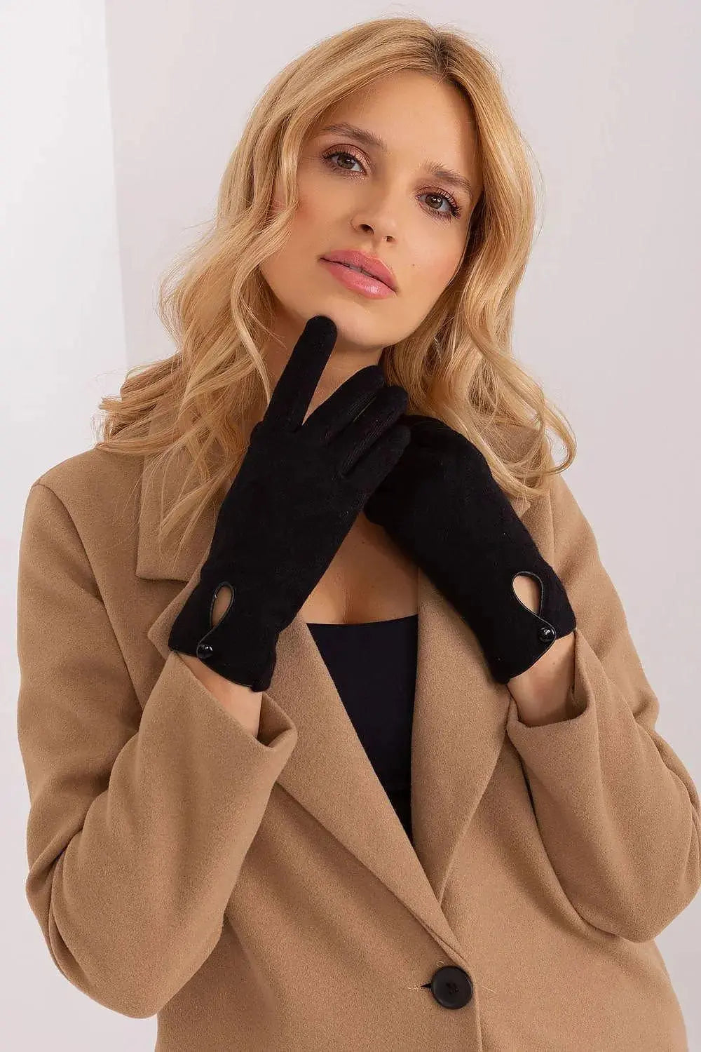 insulated fabric in a decorative geometric pattern gloves  Adomoo