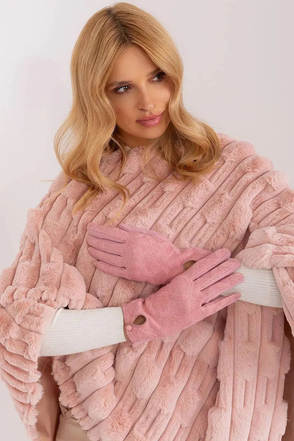 insulated fabric in a decorative geometric pattern gloves  Adomoo