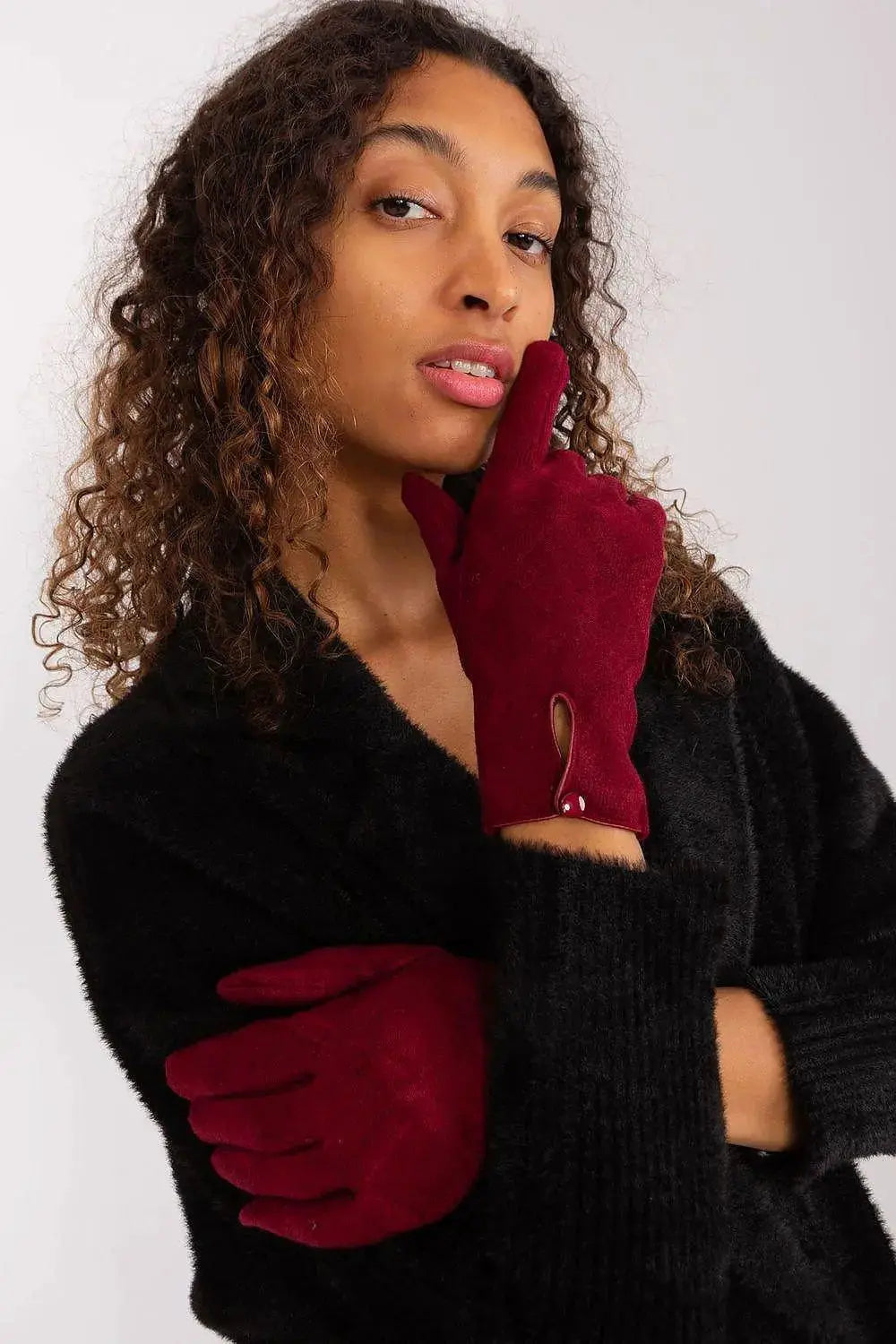 insulated fabric in a decorative geometric pattern gloves  Adomoo