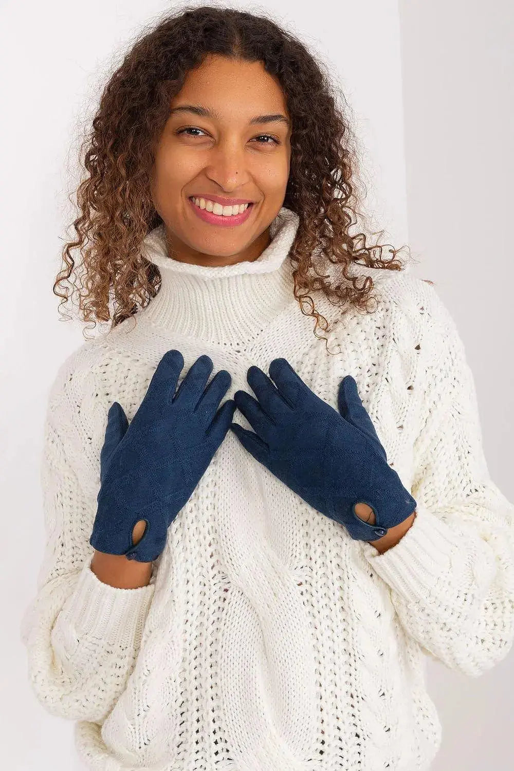 insulated fabric in a decorative geometric pattern gloves  Adomoo