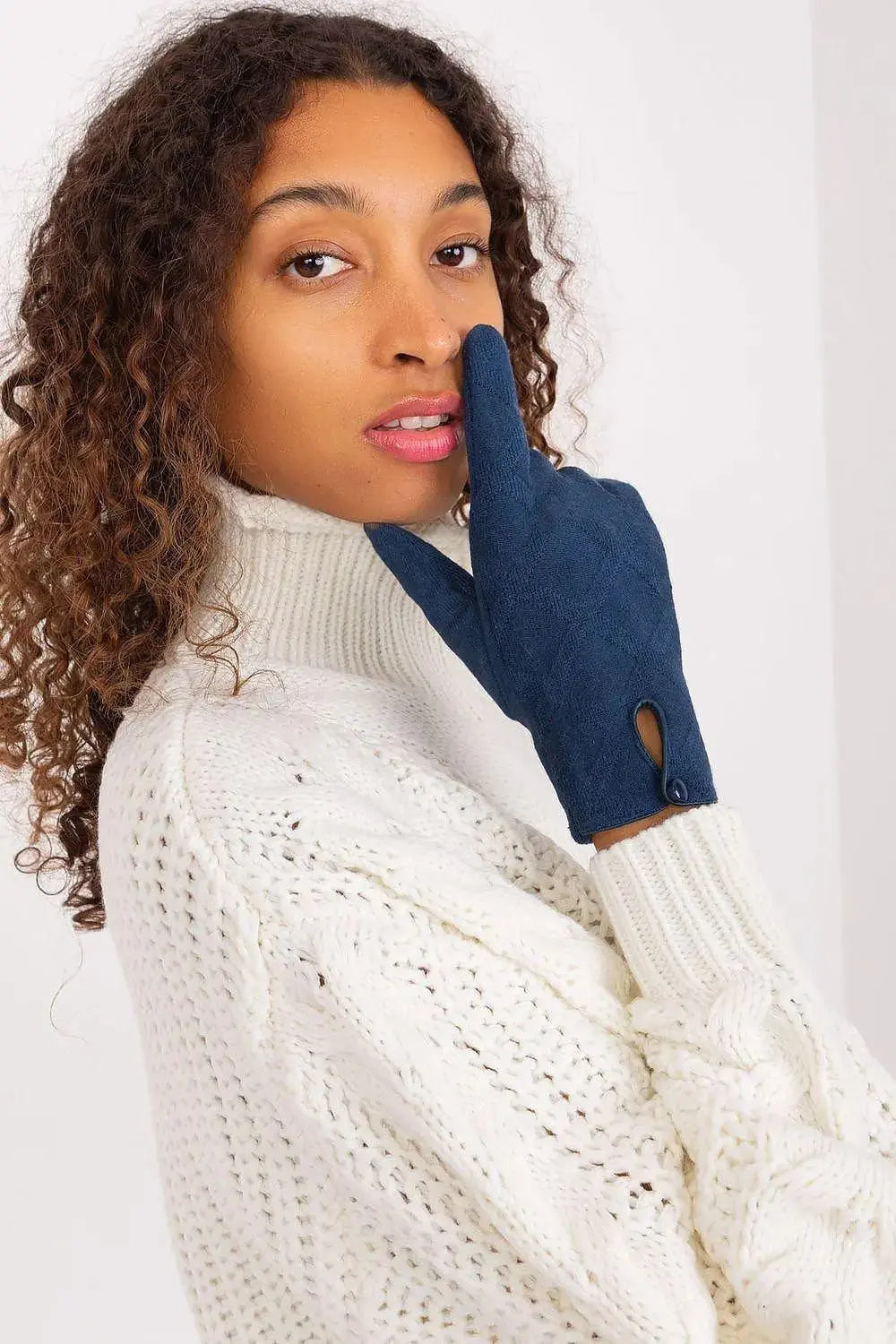 insulated fabric in a decorative geometric pattern gloves  Adomoo