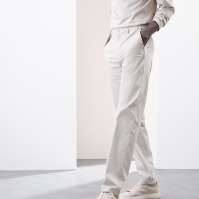 Regular Fit Super Lightweight Chinos